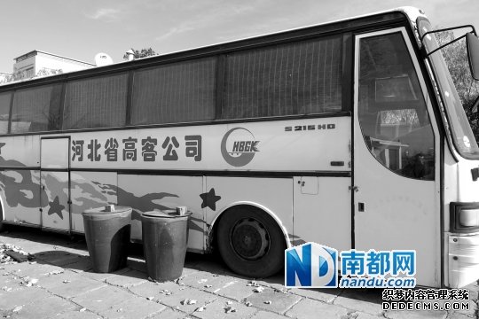 龍騰長客北戴河長途汽車站，因為和馬超群“條件沒談攏”，至今都沒再通自來水。后來又打了機井，而汽車旁放著水缸，夏天接雨水用。