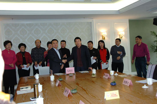 東北網(wǎng)綏化12月31日訊12月28日，在地處環(huán)渤海經濟圈中心地帶、東北與華北兩大經濟區(qū)的接合部，中國歷史文化名城秦皇島市，綏化商會成立。