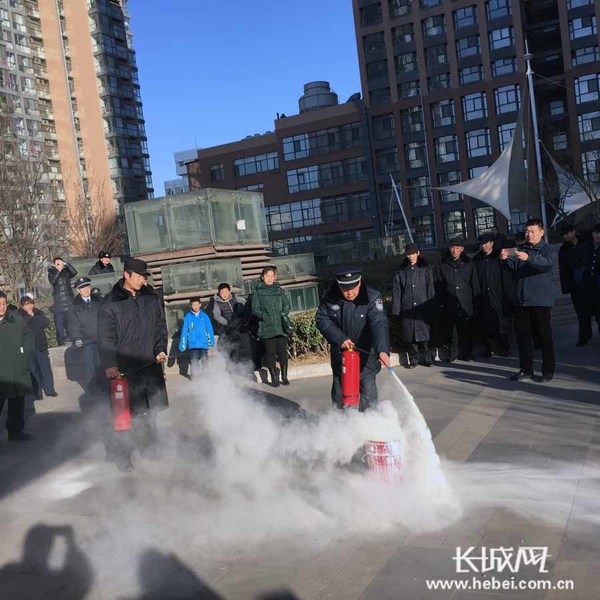 模擬滅火演習(xí)。