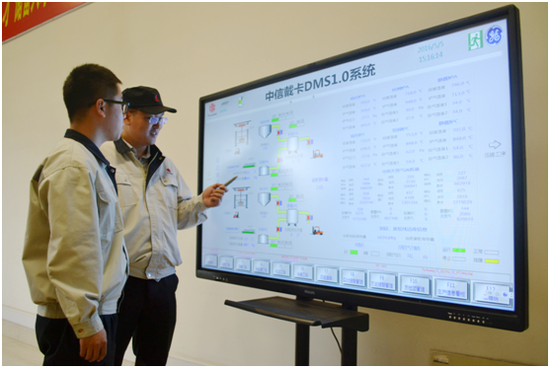 員工通過DMS1.0系統(tǒng)查看車間運轉情況。