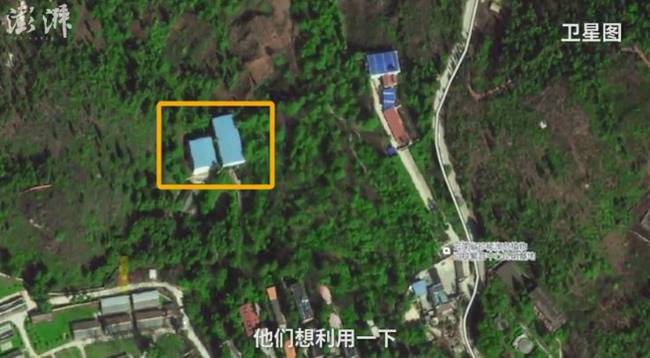 圖為該基地衛(wèi)星圖。圈中所示這兩棟建筑分別是羽毛球館和網(wǎng)球館。這兩個(gè)建筑正好隱蔽于基地的中央，除非從高空航拍，在圍墻外看不出任何痕跡。