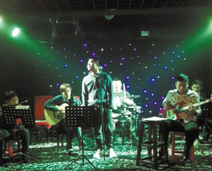 歌曲《遷安》錄制過程中。