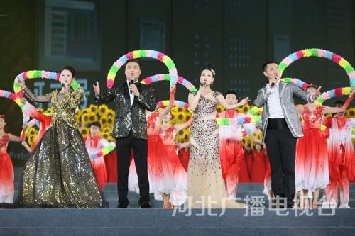 歌曲《不忘初心》。萬水千山不忘來時(shí)路，鮮血澆灌出花開的國度，不忘初心，繼續(xù)前進(jìn)，萬水千山，最美中國道路……