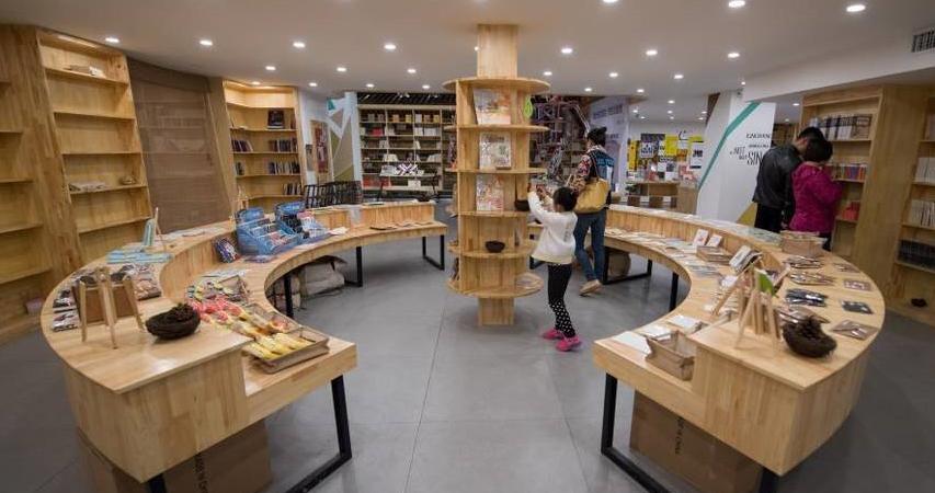 畢業(yè)生眾籌200萬元 地下車庫變身24小時書店 