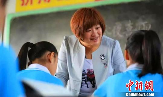 白恒云在課堂任教?！⑽木陻z