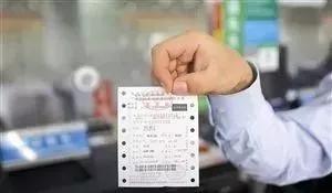 長途客運已經(jīng)實施了實名制，遺失車票可以免費補辦了。