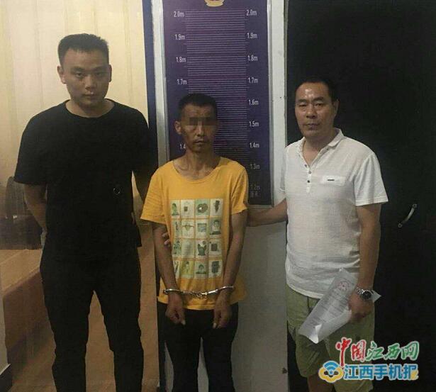 弋陽:攤販錢包放地上 竊賊趁其不備偷走